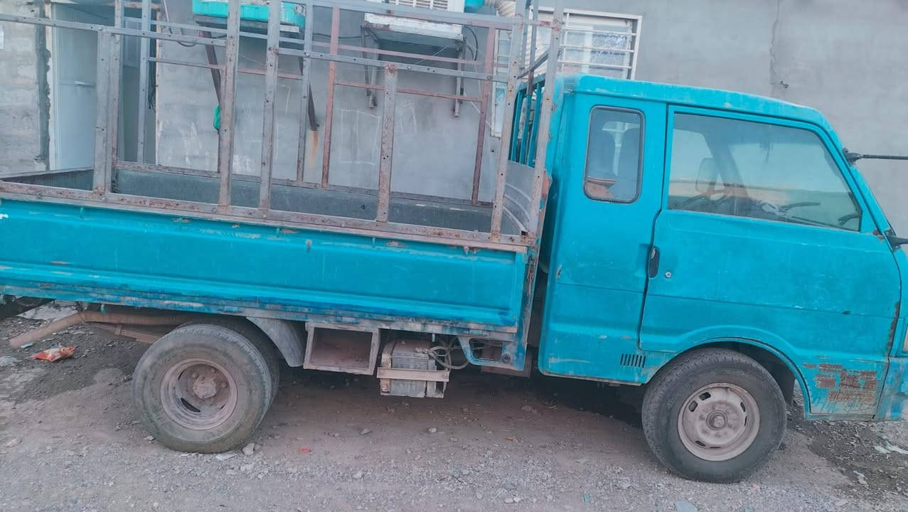 السلام عليكم السيارة للبيع آرم بلاستيك موديل 95سعر 25قفل السيارة موجود في عربت رقم هاتف واتساب ***********
