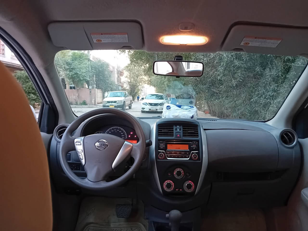 السلام عليكم من رخصه الادمين المحترمين للبيع سني هندي موديل ٢٠٢٤رقم اربيل الجديد بسمي ماشيه ٢٠٠٠٠ الف تريد  تحويل وكاله سياره بي ٦ قطع صبغ بدون دواخل سياره اربع جامات كهرباء 
تبريد قطعتين
تبريد ثلج 
تخم تاير ويل كب بلاد
سياره مابي نقص مال بيت عنواني ديالى خانقين 
مبايل ***********
سعر ٩٣ وبي مجال حك الجيه
