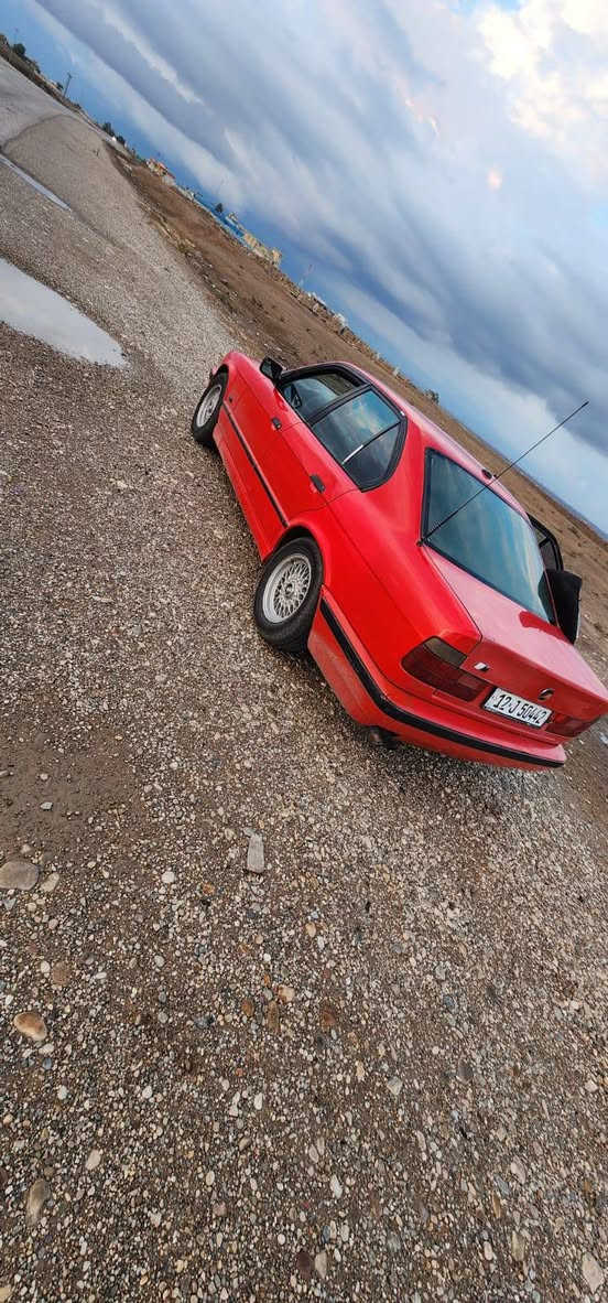 سلام عليكم بي ام للبيع 520 مكينه مال صقر فول تماتيك بلا ضرر بلادي بلا صبق  موديل 93 تبريد تدفه كلو شقال      اتصال *********** هاذا بي واتساب.                  ***********
