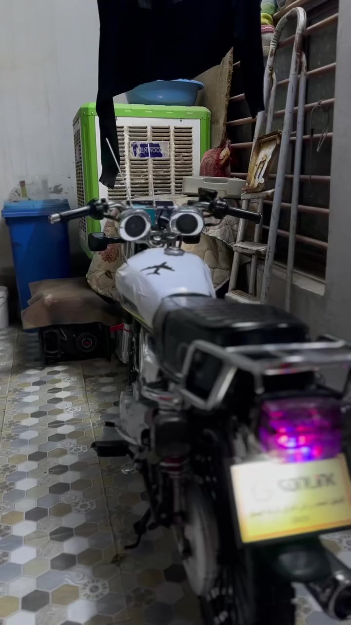 سلام عليكم الحلال للبيع سيفان موديل 2025 دراجه شلعه معدل نضافه خير من الله دراجه حيل نضيفه وحلوه ومابيها اي عيب السعر 775 وبيها مجال قليل العنوان ديالى الغالبية للتواصل ‭+٩٦٤ ٧٧٨ ٣١٦ ٦٤٥٧‬


**إذا كنت صاحب هذا الإعلان وتريد حذفه لأي سبب، رجاءا أرسل رسالة إلى الدعم الفني**