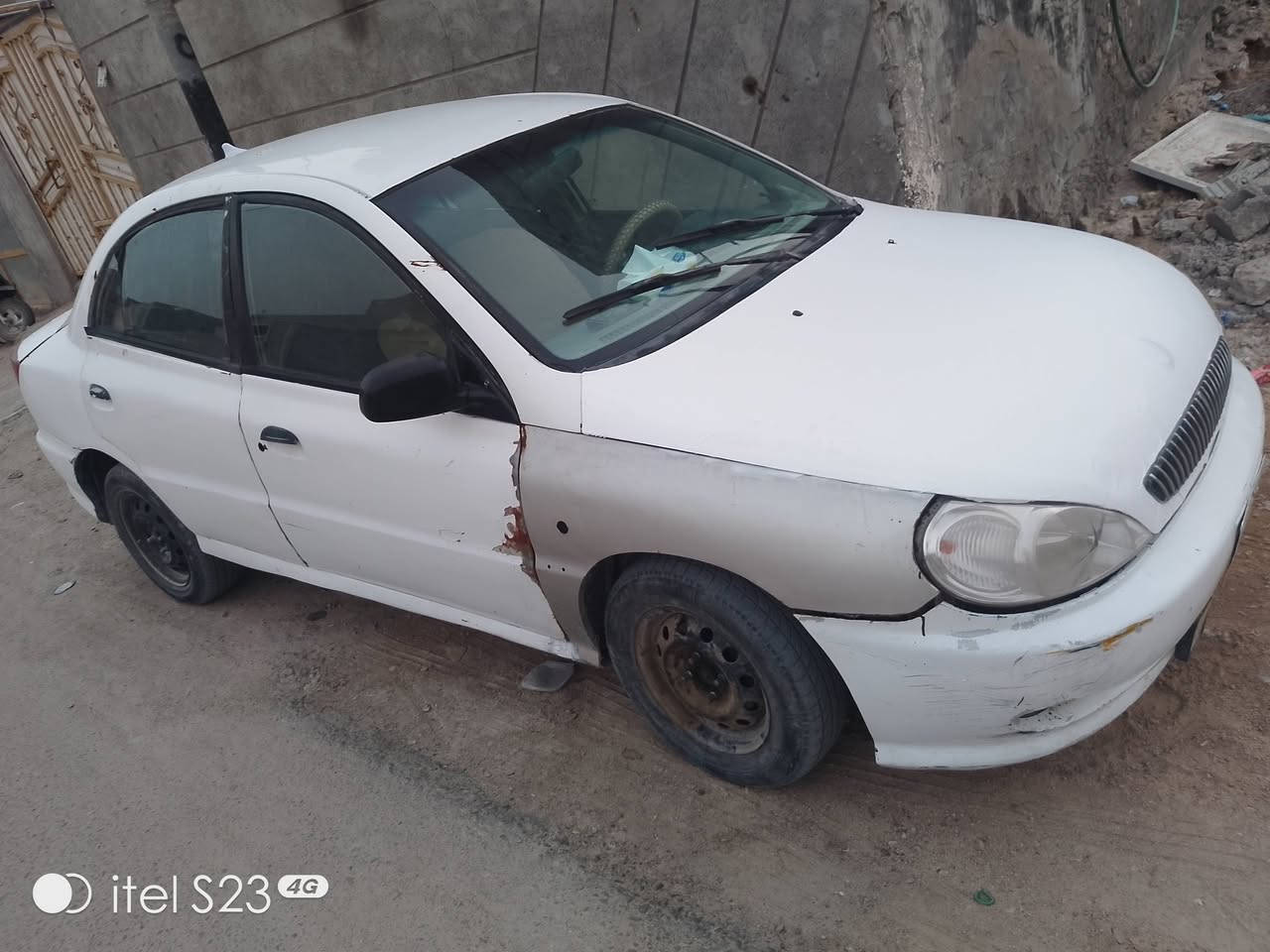 كيه ريو مديل 2000
السياره عوزه ترتيب مهموله 
كير عادي 
الحداديه منتهيه يرادله ربل رباط تشاوط 
محرك نضيف 
راعيه يريد تحويل 
راعيه ابغداد يريد تحويل يجيك للبصره يحول 
للمراوس للمراوس
*********** وتساب
