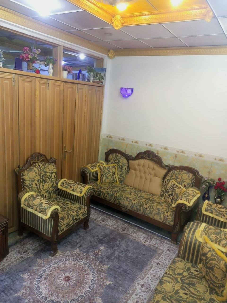 على بركة الله يوجد لدينا دار للبيع 🌹
مساحة البيت 100 متر يصير ركن 
طابقين 10 في 10 
الطابق الاول غرف استقبال صالة صحيات 
الطابق الثاني غرفتين وصحيات وغرفة بالسطح 
السعر 210 مليون وبي مجال 
العنوان/النجف حي القدس شارع 20
✅للاستفسار تواصل معنا خاص


**إذا كنت صاحب هذا الإعلان وتريد حذفه لأي سبب، رجاءا أرسل رسالة إلى الدعم الفني**