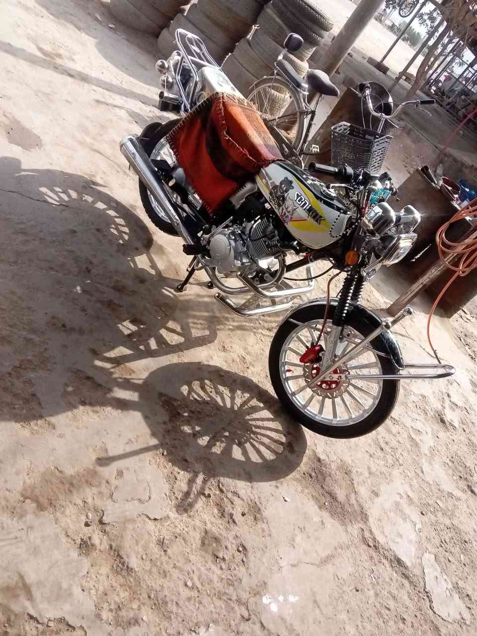 سلام عليكم دراجه للبيع موديل 25 كفاله عامه بس بيه رصعه بل تاكي خفيفه مبينه السعر 775 وبيه مجال قليل مكان ديالى الخالص هبهب وهذا رقمي ***********
