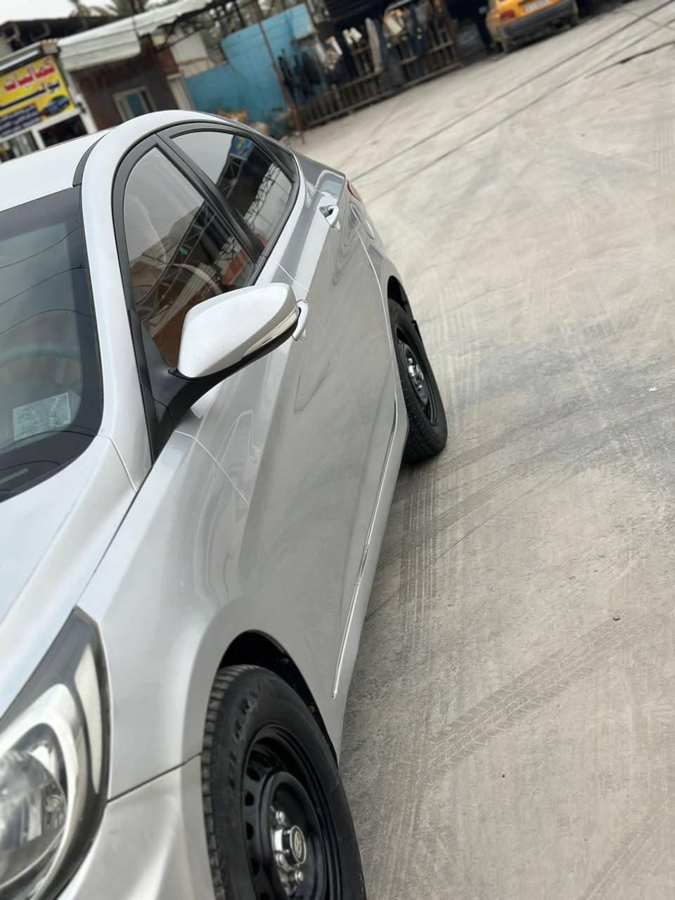 السلام عليكم
اكسنت موديل 2013 خليجي دوش مكينه 1600 قطرتين المرغوبه ، رقم ذي قار بأسمي تحويل مباشر ، 
______ بيها رش ثلاث قطع فقط الي مأشر عليهن  بدون ضربه السياره مكفوله من الضربه ، كير ومكينه كفاله ، حداديه هستونه مبدلها جديده ، تبريد ثلج ❄️، يوجد سونار 
 ______ السياره حيل نضيفه / مكاني ديوانيه مركز 
_______ السعر 83 وبيها مجال 
***********
