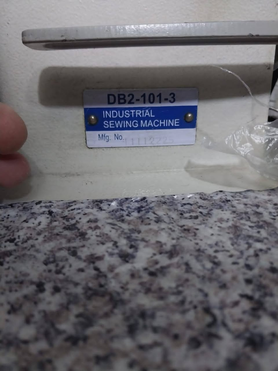 مكينة ياباني للبيع شغالة سعرها ١٧٥ وبيها مجال 
للتواصل واتساب ***********
