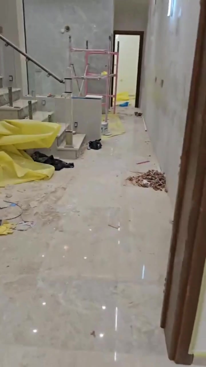 أهل الديوانية الطيبين.. عوفوا تعب الشيل والتنظيف علينه، واستلموا بيتكم جاهز مية بالمية! 🔑🏡🚚
​حرتوا بتنظيف البيت بعد البناء والترميم؟ لو شايلين هم نقل الأثاث وتعب التفكيك والتركيب؟ (شركة العكيلي للخدمات المنزلية ونقل الأثاث) بالديوانية تريّح بالكم وتكفيكم التعب كله!
​👇 خدماتنا الشاملة بين إيديكم:
✨ تنظيف شامل: جلي وتلميع الكاشي، قشط بقايا الصبغ والجص، وتنظيف وتأهيل البيوت الجديدة والقديمة.
🔥 إزالة الدهون المستعصية: جرف زيوت المطابخ القوية وتطهير الحياطين والأرضيات بمواد أصلية.
🚛 نقل وتغليف الأثاث: تفكيك وتركيب الكونتورات على يد نجارين مختصين، وتغليف الأثاث لحمايته من الخدوش.
🏗️ تنظيف الهياكل: جرف الأنقاض والأتربة لتهيئة الدور قيد الإنشاء قبل عمل الكاشي (التطبيك).
​كادرنا ولد حلال، أهل أمانة وحرص، وشغلنا كله بمكائن ومواد حديثة تبيض الوجه.
​📞 خابرنا هسة وتوكل على الله، الحجز مفتوح: ***********
#الديوانية #الحمزة_الشرقي #تنظيف_منازل
