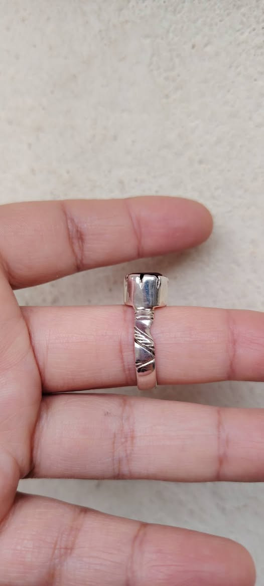 خاتم من الجمشت آلافريقي تراش شبابي نواعم صياغه يدويه فضه 925 قطعه جميل جداً جداً
السعر خاص


**إذا كنت صاحب هذا الإعلان وتريد حذفه لأي سبب، رجاءا أرسل رسالة إلى الدعم الفني**