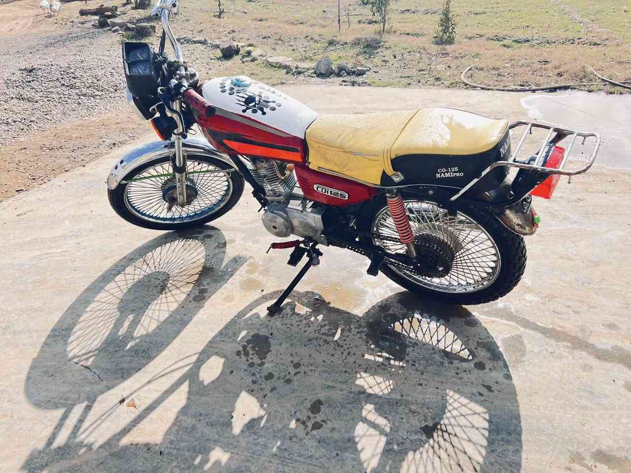 السلام عليكم يوجد موطور أربعه كير محرك لا تنقيص ولا بخار كهربائيات كله شغاله السعر200وبيه مجال حك الجيه***********ومراوس حسب القناعه
