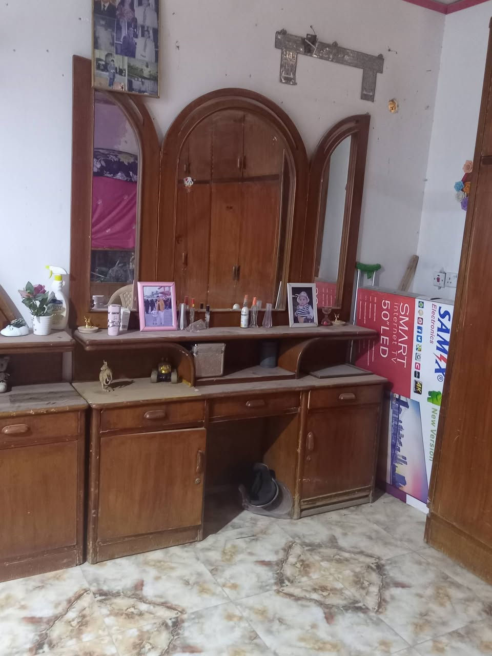 سلام عليكم
غرفه للبيع اخشااااب مو تسكام شغل عراقي درجة اولى 
يرادلها ترتيبات بسطه يعني بس صبغ ترجع جديده كلش نضيفه 
مكاني بابل شارع 60   السعر 550 وبيها مجال 
***********

