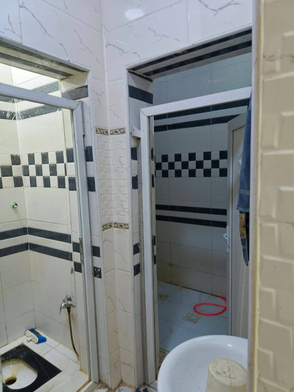 بيت مجمع الرحمن مقابيل حي العزل
200متر بناء كامل نواقص لبخ الواجهه وارضيه الطارمه وباب الخارجية ذني حسابهم عليه
قرض البيت 105 مليون تسدد555
واصل 9مليون تقريبا تدفع بيد البايع 35
طبعا البيت ستلمنا هيكل والتشطيبات احنه شتغلناهن 
***********
