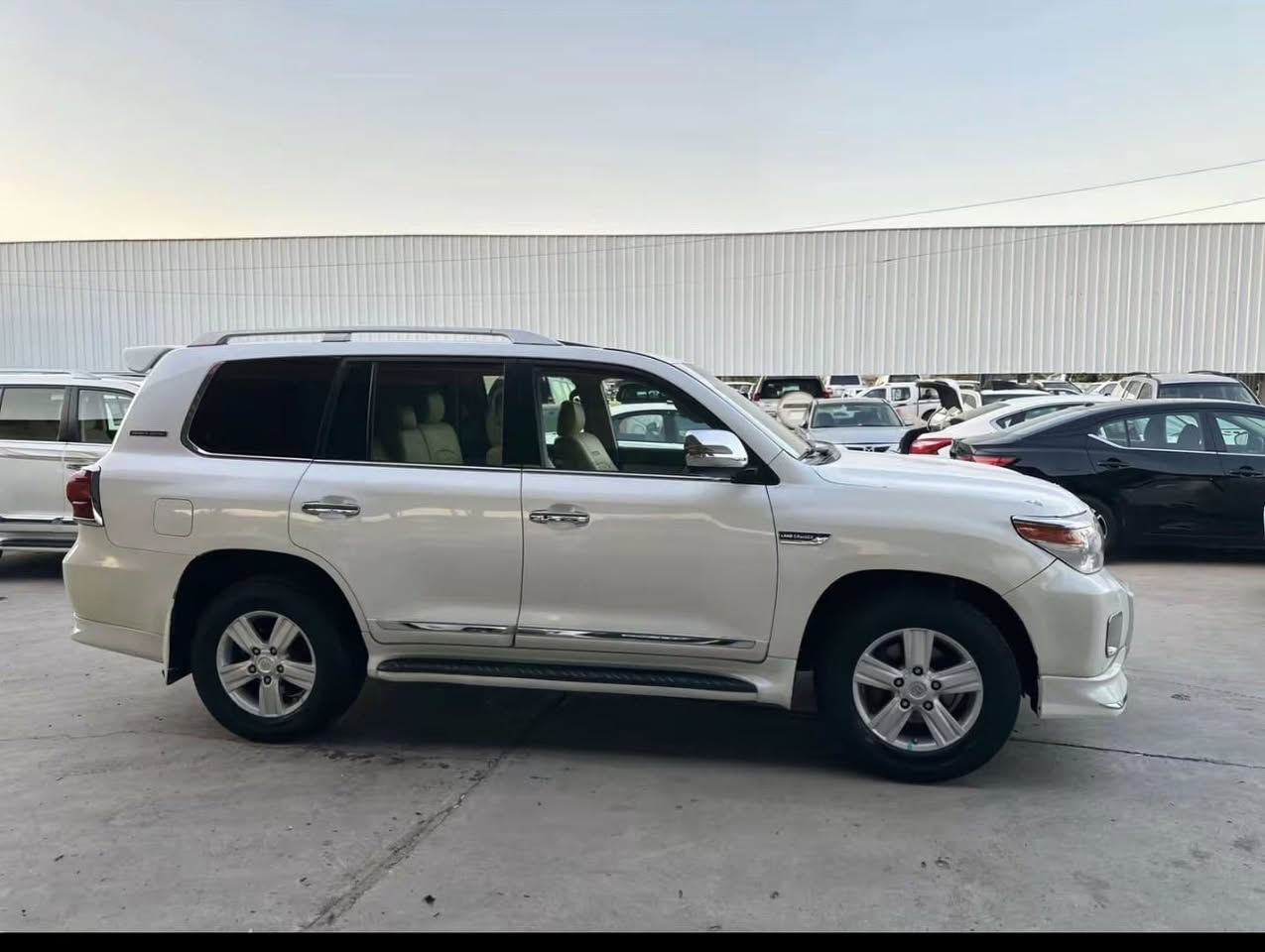 سلێمانی
وەنەوشە gxr 
مۆدلێ ٢٠٠٩  شکل گۆراوە بۆ ٢٠١٥ 
یەک پارچە بۆیاخە بێ ناو کرد 
مەکینەی کراوەتەوە 
هەشت بستۆنە 
290$ گەلاو مەعمەلە
0771 591 6060
0750 156 2050
