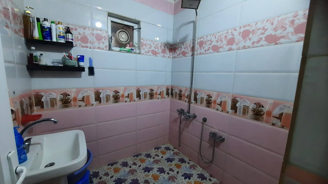 دار للبيع مساحه 100 متر طابق ونص كامل العنوان البلديات الضباط الثانيه الزراعي شارع 15 قريب شارع 30 

البيت بي مؤجر ايجاره 400  يعني ابيع استثمار 
واذا مراوس بهيكل ماكو اشكال 
الخاص متاح 
للاتصال ***********
