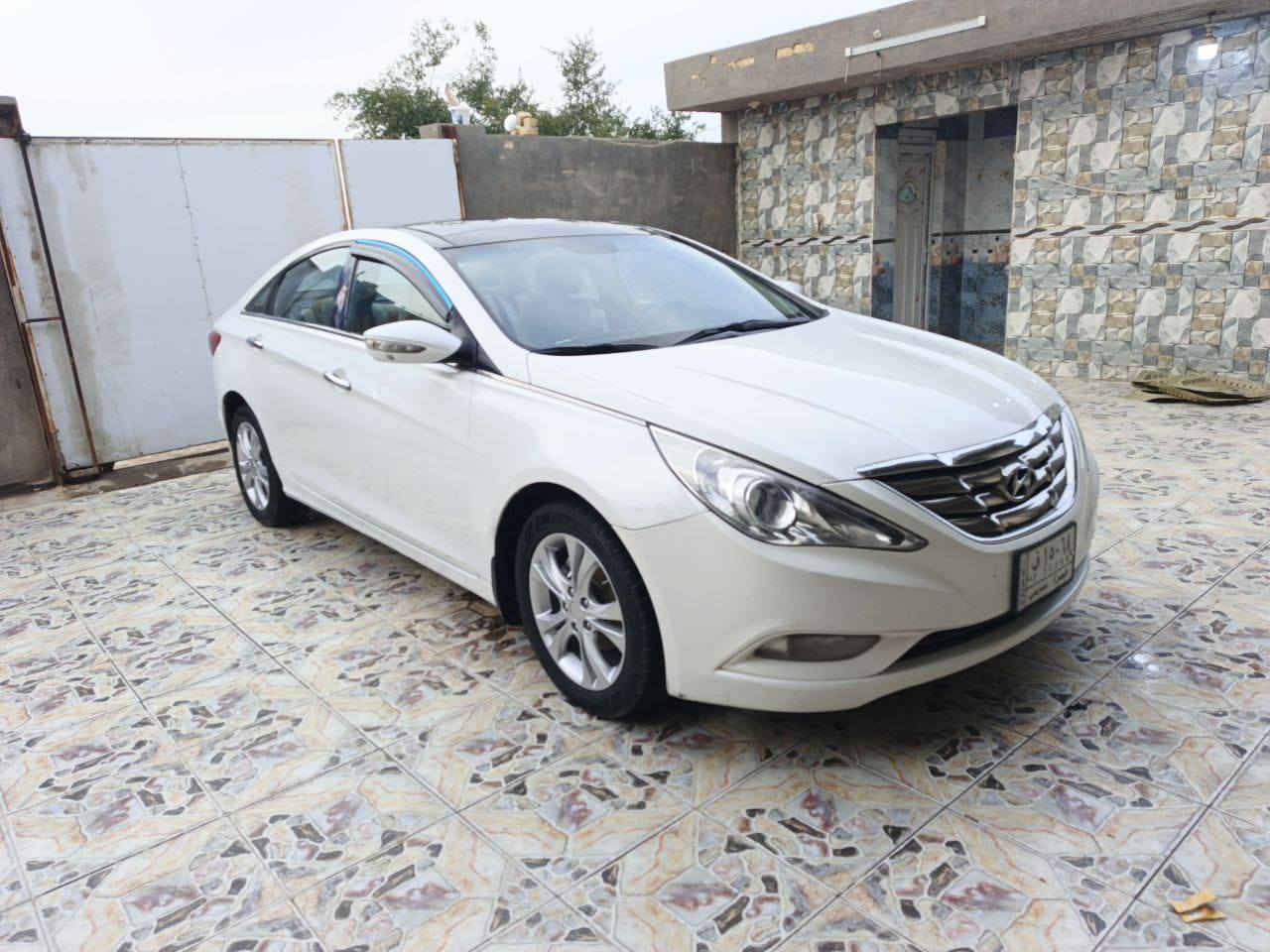 هونداي سوناتا موديل 2011 رقم بصره حره تحويل ثاني يوم سنويه مجدده 27 مشروع وطني وارد خليجي مكفوله من الضربه والتبديل بيه صبغ جاملغ الكدام وداير الجاملغ الخلفي  مكينه 2400 شرط ما مفتوحه مكينه وكير وحداديه وتبريد وتدفئه وتخم تايرات كله مكفول سياره جاهزه فول مواصفات واحد على واحد تحكم ستيرن شاره بل مرايه شاشه كبيره كامره دسك خلفي وأمامي ويل كب مري شفط كشنات كهربائيه بنراما فول واحد على واحد ماعده بصمه مكان سياره ناصريه سعر 109 بيه مجال قليل رقم الهاتف ‏‪***********‬‏ أنه مكلف بل نشر خابر راعيه بيك خير وتدلل
