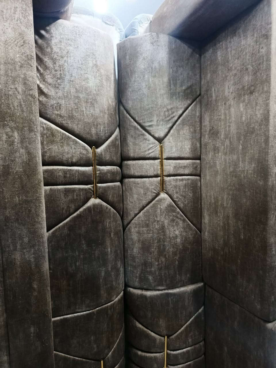 السلام عليكم تم باعون الله وصول حاوية بالة جديد اظخم انواع الاثاث الاصلي مناشى اصلية اوربية العنوان شارع ٣٠قبل نهاية شارع با ماىتان متر على اليد اليسرى مجاور قصي ابو الدجاج ***********مجمع الاخوين
