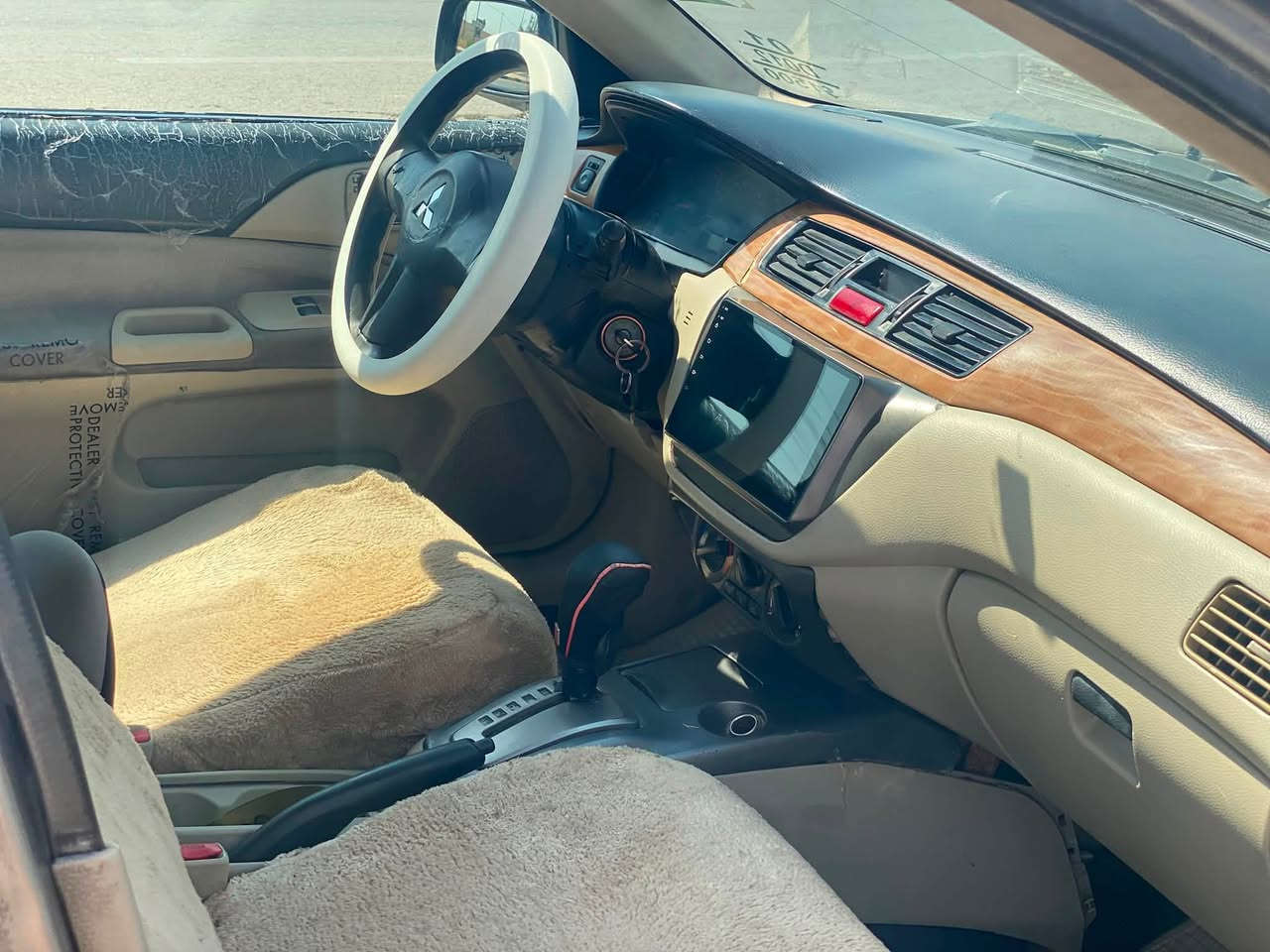السلام عليكم سيارة 🚗 لانسر مستبوشي موديل 2009 السيارة البيع صباغ عام رقم اربيل شرط وكالة وتحويل سعر 50 وبيه مجال قليل مكان سيارة 🚗 ناحية القيارة ***********
