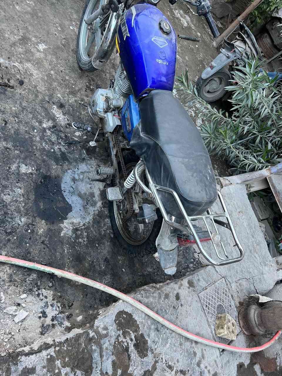 سلام عليكم دراجه ايراني 5كير للبيع رايدهة ب550وبيهة مجال عنواني البياع المعالف  الدراجه نقصهة لايت امامي وبكلايت كيجات ميشتغلن كهربائيات كلهة شغاله اشاير عالي ناصي دبل اشارة هورن ڱڵـه  شغال كلج جديد واير كلج جديد تاير خلفي جديد الاتصال علرقم +بي واتساب ***********
