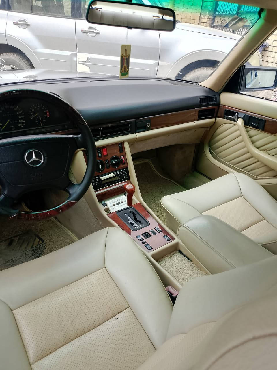 سلام عليكم اخوان موديل 90 560بلادي مكينه 650 سياره جديده تخم تاير جديد صدر جديد تبريد تدفئة السعر 100 وبيه مجال الشراي يتصل ويدلل علوان البلديات هاتف ***********
