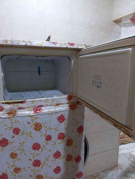 السلام عليكم لبيع ثلاجه جديده تجميد 1/1كلشي مابيها ثلاجه مال بيت جديده المكان البصره الزبير
الاتصال ***********
