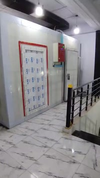 عندي براد لحوم واجبان مستعمل نظيف قياس طول 4متر  قياس عرض 2ونص متر  لل...