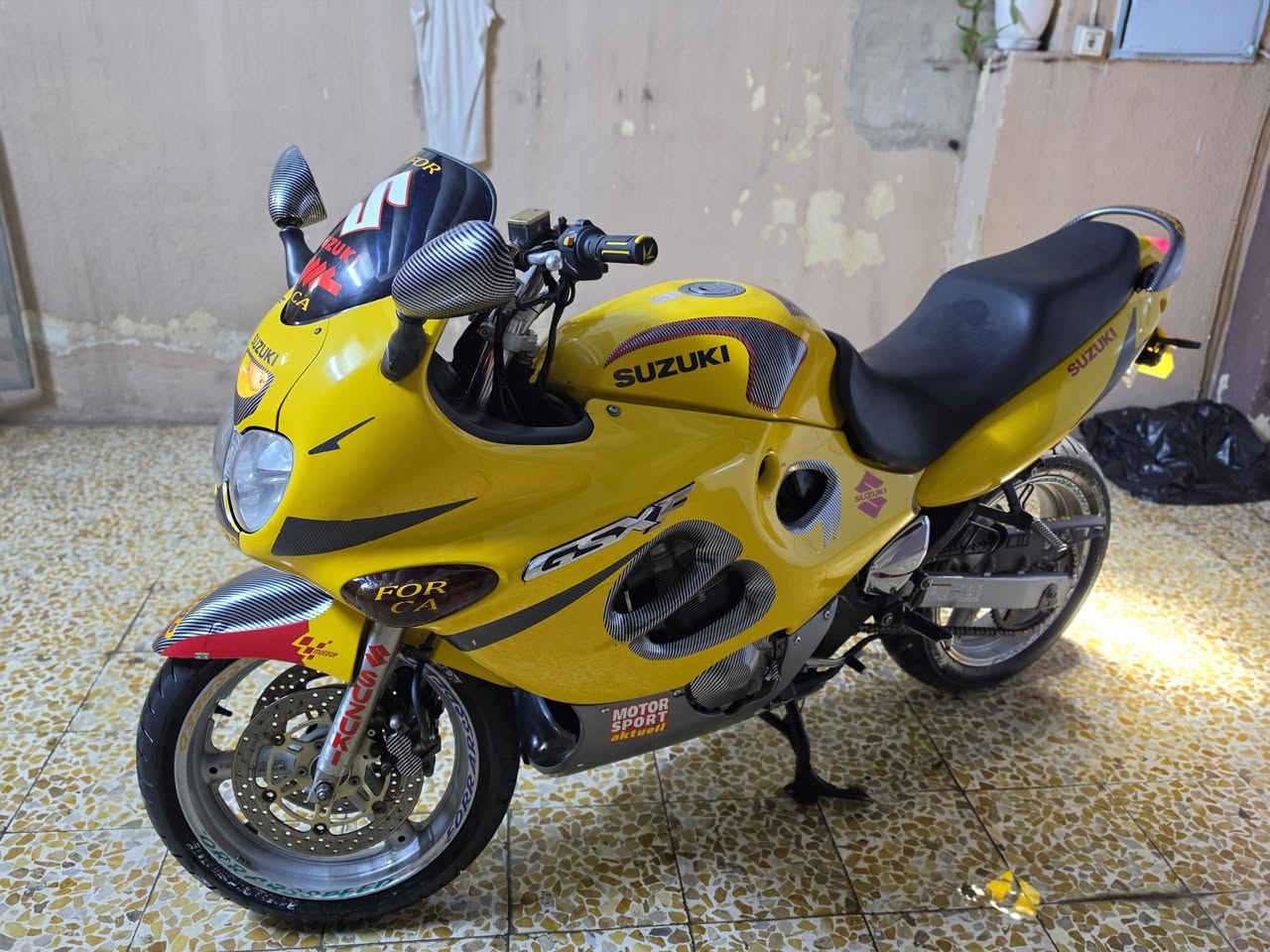 للبيع
دراجه بطح نوع suzuki
ماشيه 36
حجم محرك 750
اترايك 250✈️✈️
براد دهن بدون راديته يعني ماكو حماوة المرغوب 
محرك ابشرط برغي ما مفتوح 
عنوان موصل حي صدام 
السعر 18$وبي مجال 
***********
***********

