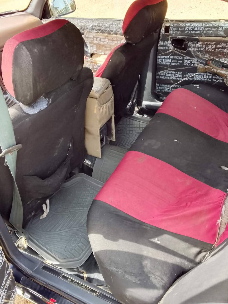 السلام عليكم
برنس للبيع موديل 93 رقم انبار سنوية عظم عاج .تخم تاير .كهربائيات شغالة لايتات جام يصعد وينزل صدر جديد ماعدا مشط ستيرن ضعيف . محرك مفتوح 2000 كير عادي.  مصبوغه صبغ عام للجمالية بدون طخه .السعر 27 ورقة وبيها مجال حك الجية .الهاتف *********** واتساب ورقم متواجد
