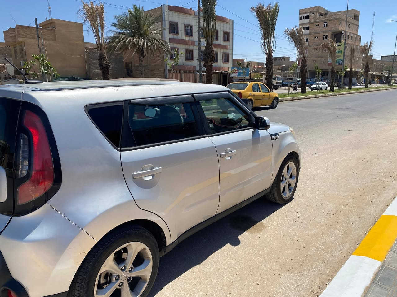 صول امريكي ٢٠١٥
مكينه ٢٠٠٠ جي دي 
صبغ عام جراد فقط عدى ضربه حوض الجنطه 
بأسمي رقم بغداد سنويه ٢٠٢٩ 
سياره جاهزه من كلشي اي نقص مابيه 
مكان السياره كربلاء 
السعر ٩٠ $ 
***********
