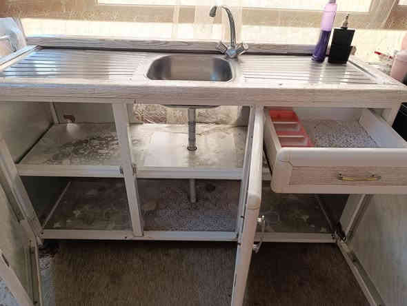 كاونتر مترين ونص والسنك متر ونص السعر 230 للتصال ***********
