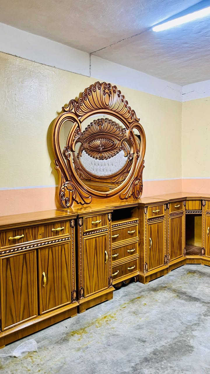 السلام عليكم يوجد غرفه توج ملحق للبيع خشب صاج عراقي حطاطه نضافه فول للاستفسار على هاذ الرقم *********** يوجدوتساب
