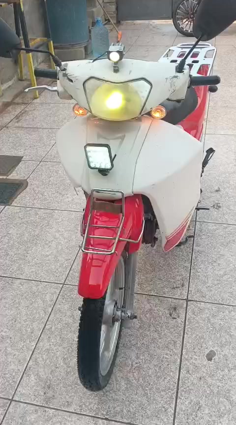 سلام عليكم دراجه سيرفز ٢٠١٦ فحل تايرات جدد
كهربائيات شغاله كلها 
مكينه خرسه نص ديره تشتغل شرط
مكينه مجفته جديد صار سبوع  كلجات شرط اصليات البارحه شادهن 
دبل دسك المرغوب 
بريكات جدد شرط 
زنجيل جديد شرط 
الدراجه عوزها درع كما واضح بل تصوير 
ودبلات اماميه نص عمر غير هذن الف ما تخلي عليها 
السعر ٦٠٠ بيها مجال 
تعال وشوف وكلب مثل ما تحب
***********
