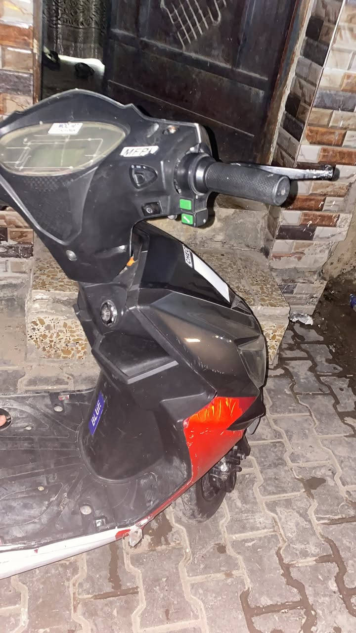 السلام عليكم دراجة سكنس شحن الراجة 6 بطاريات الاكبار وبطاريات جديدات وملف نصيف 100% الدراجة نقصها بس عقل يعني الدراجة متشمي السعر 230 الف وبيها مجال عنوان حي اور قرب فلكة صباح الخياط


**إذا كنت صاحب هذا الإعلان وتريد حذفه لأي سبب، رجاءا أرسل رسالة إلى الدعم الفني**