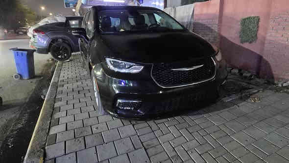 السلام عليكم باسيفيكا موديل 2023 سياره نظيفه جدا ضررها بسيط موضح بالصوره الحادث للاستفسار ***********
