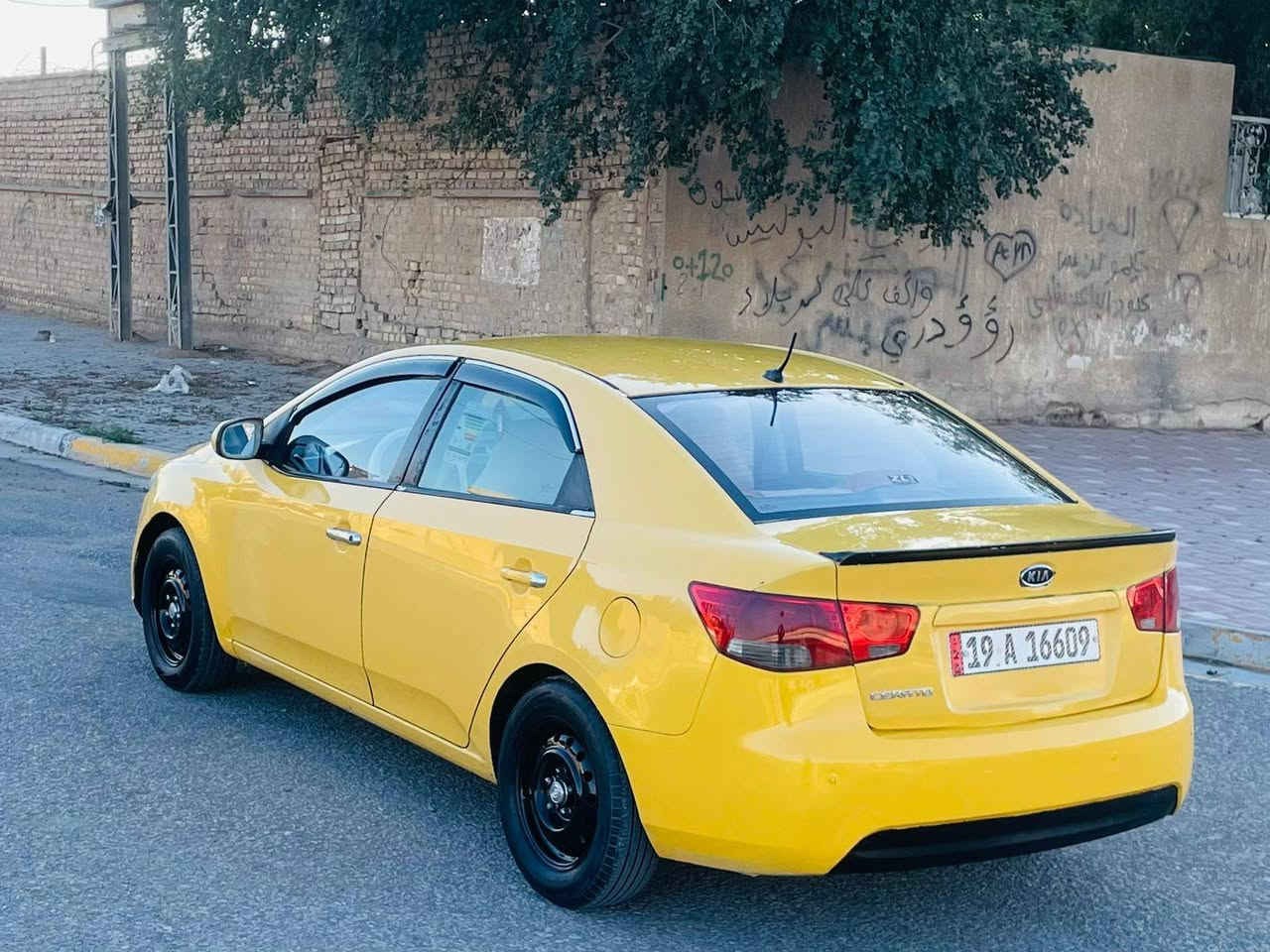 السلام عليكم للبيع كيا سيراتو موديل 2012 وارد خليجي مكفوله كفاله عامه من الضربه والتبديل كير ومكينه 1600 دوش تبريد ثلج حداديه تخم تاير كل جديد السيارة جديده وجاهزه واي نقص ما بيها السعر 90 الاستفسار اتصال على الرقم *********** مكان سياره كربلاء مكلف بل نشر رجاء
