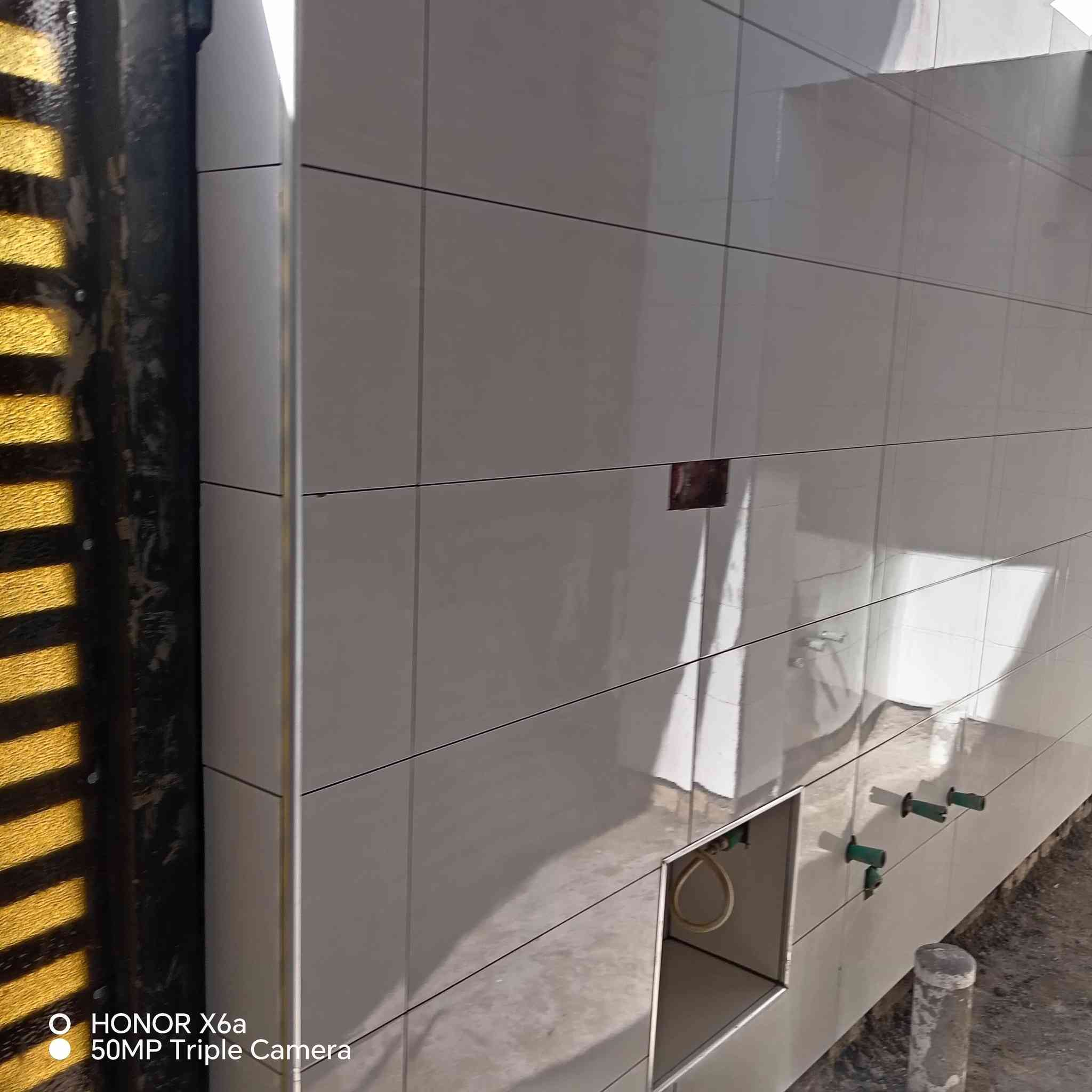 خلفه سيراميك ارضيات و جدران شغل نظيف ودرجه اولى من بغداد اسعار مناسبه
***********
