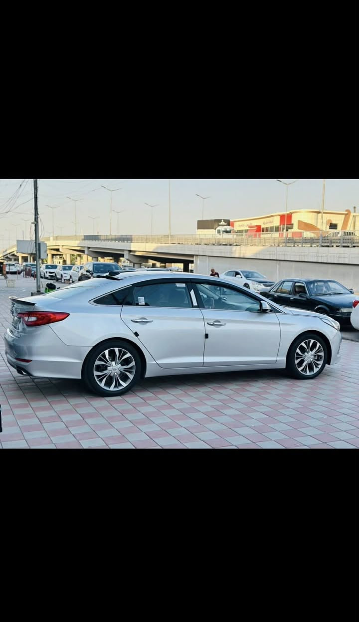 السلام عليكم 🌹🌹 للبيع سوناتا
موديل 2017 وارد خليجي فول مواصفات VIP 
رقم انبار بأسمي 
شاشه جبيره 
كامره دواره 
بانوراما 
بصمه تشغيل وابواب 
كشنات جلد وكهرباء تدفئه وتبريد 
رادار جانبي وخلفي 
رادار امامي
بك لايت لد 
لد نهاري 
تبريد قطعتين 
خزن ميموري 
ويل ١٨ بلادي 
سماعات مضخم سستم بلادي 
حساس امامي خلفي 
محرك 2000 

السياره بيه صبغ ( جاملغ امامي وبل جاملغ الخلفي )
بدون دواخل السياره جديده وجاهزه 
والسعر 142 ورقه وبيها مجال 
والشراي يتفضل هذا رقمي ***********
*********** ويتساب         العنوان فلوجه 💚
