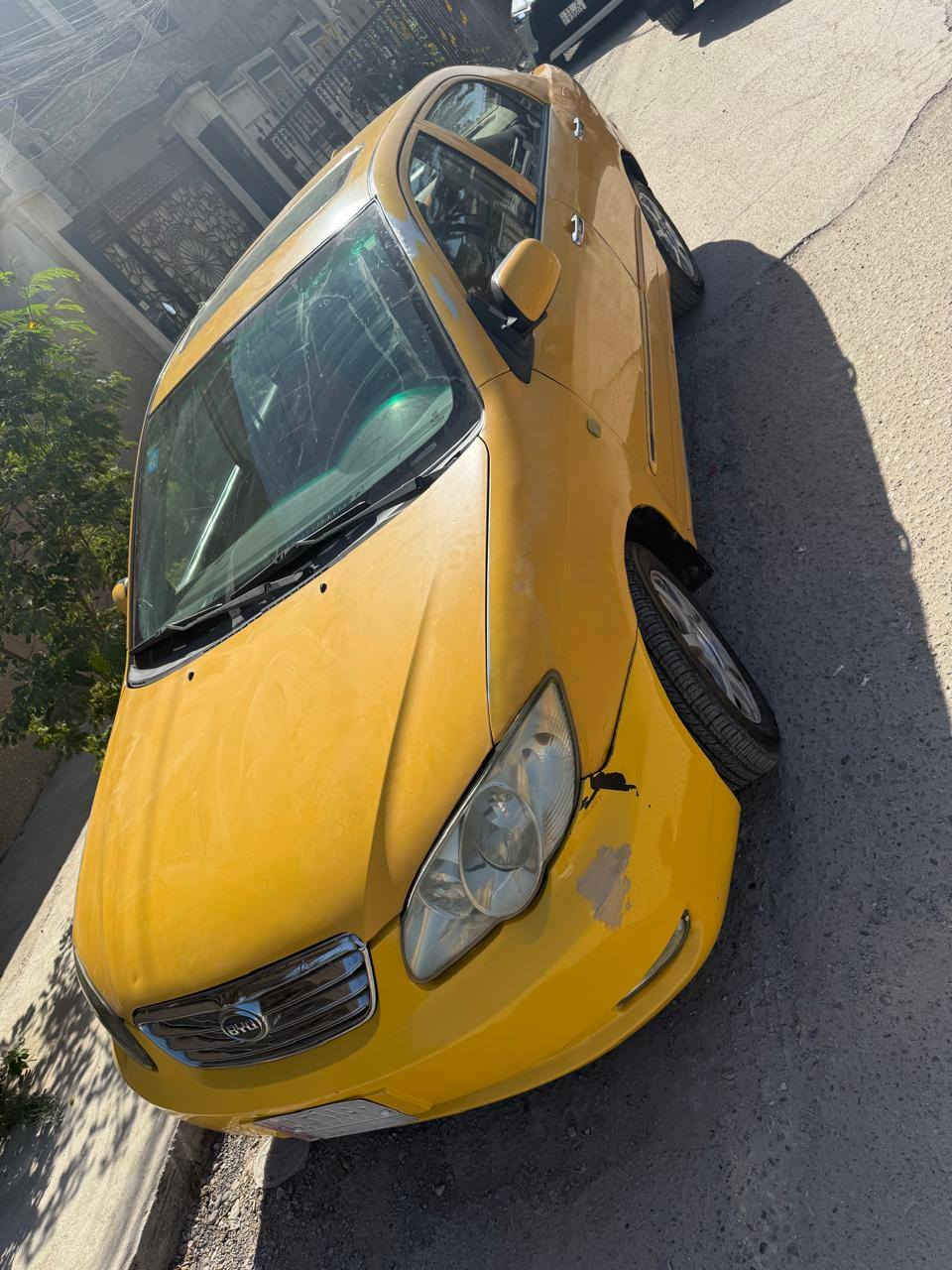 سلام عليكم بي واي دي للبيع مديل 2011 رقم بغداد ألماني  مكفولة كفاله عامة   لا ضربه ولا صبغ بلاديه على وضعيه الشركه  سياره كامله من كلشي گير مكينه حداديه جديده فول مواصفات كير عادي  والسياره احلى من صور  سنويه باسمي مشروع وطني مصفر هيئه و غرامات مكان السياره بغداد سعره ٤٦ بيها مجال بسيط
 ***********
