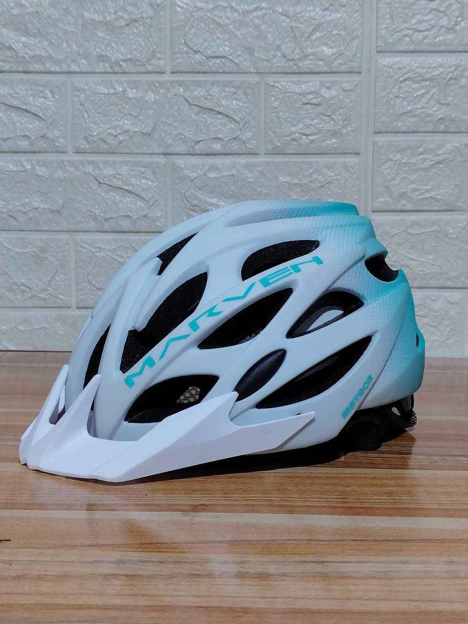 السلام عليكم متوفر✅
خوذه ماركه MeTeOR
 قياس S / غير مستخدم جديد

 خدمه التوصيل الى جميع المحافظات🚚
واتساب ***********📲
