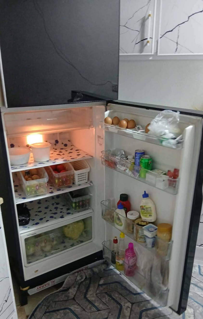 ثلاجه هيتاشي للبيع  اصلي جديد قبل شهرين اشتريناهه 450الف او بي مجال
***********
