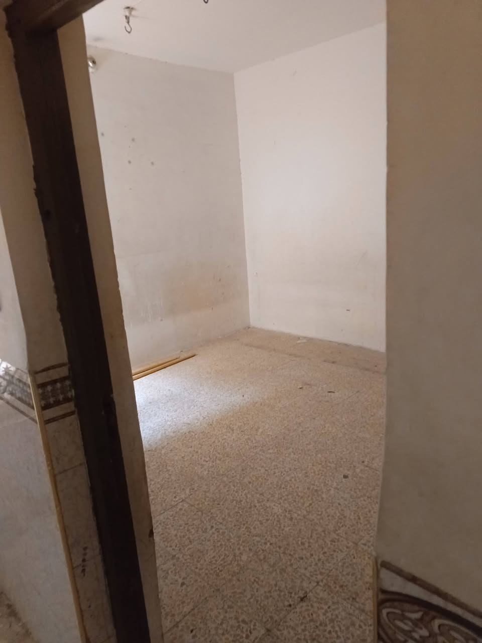 بيت الايجار بحي الجامعه 
100 متر مربع عل حديقه 
خلف شارع 20 
طابقين 3 غرف نوم 
يجاره 400 مقدمه شهرين 
***********
