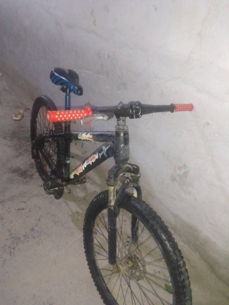 سلام عليكم بايسكل للبيع سعر 20 مكاني شارع السندبات حجم 24
بي نقص اشياء
بصيطة ***********
