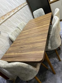 طاولة وكراسي • ٦ مقاعد • نظيف قليل الاستخدام