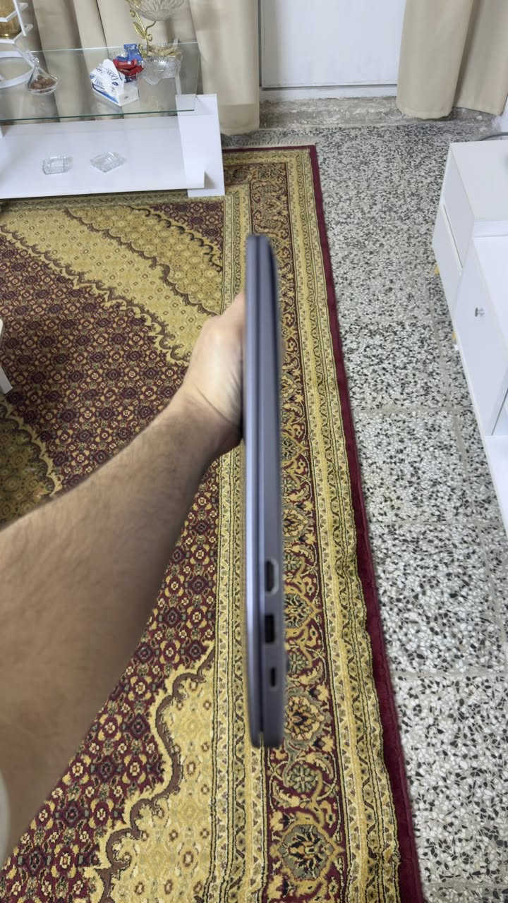 لابتوب HUAWEI للبيع
• Model: Huawei MateBook D 15
 • CPU: Intel Core i5-1135G7 (11th Gen)
 • GPU: Intel Iris Xe Graphics
 • RAM: 8GB DDR4
 • Storage: SSD (512GB)
 • Display: 15.6” FHD (1920×1080) IPS
 • OS: Windows 11 Home (64-bit)
 • VRAM: 128MB Dedicated + ~4GB Shared
 • Wi-Fi / BT: Wi-Fi + Bluetooth
 • Camera: HD 720p
 • Ports: USB-A / USB-C / HDMI / Audio
 • Keyboard: عربي + إنكليزي
 • Weight: ~1.56 كغم
السعر : 700 و بيها مجال 
للتواصل: ***********
