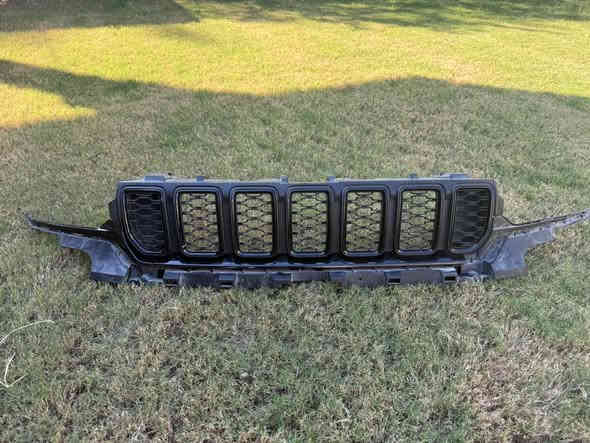 أغراض جيب الشكل الجديد 
دعاميه لون ابيضّ والثانيه لون اسود 
بنيد اسود يرادله سمكره 
قفل بنيد يرادله سمكره بسيطه
جاملغ شكل الجديد يرادله سمكره 
بدنه مع ضفيره بيها كسر بسيط
قاعده رادار الشكل الجديد
شباك االفوك 
شباك الاسفل

جاملغ موديل 20 يرادله سمكره 
الاتصال عل الرقم ***********
