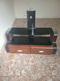 ميز تلفزيون • للبيع