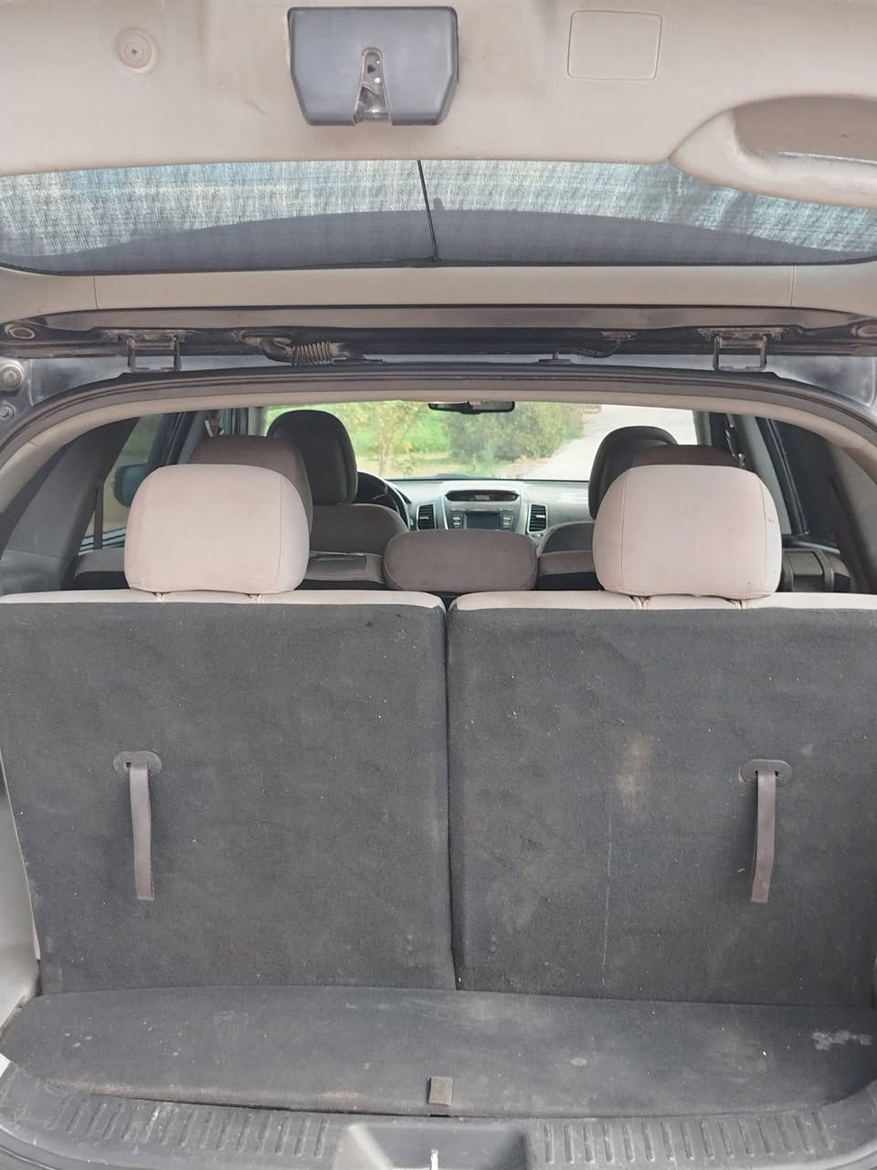 السلام عليكم سياره للبيع سورنتو 2014 بدون حادث مكفوله من الصبغ والضربه مواصفات مكينه ٢٤٠٠ (٧) راكب  برد خلفيه السعر ١٣٥ وبيها مجال ***********
