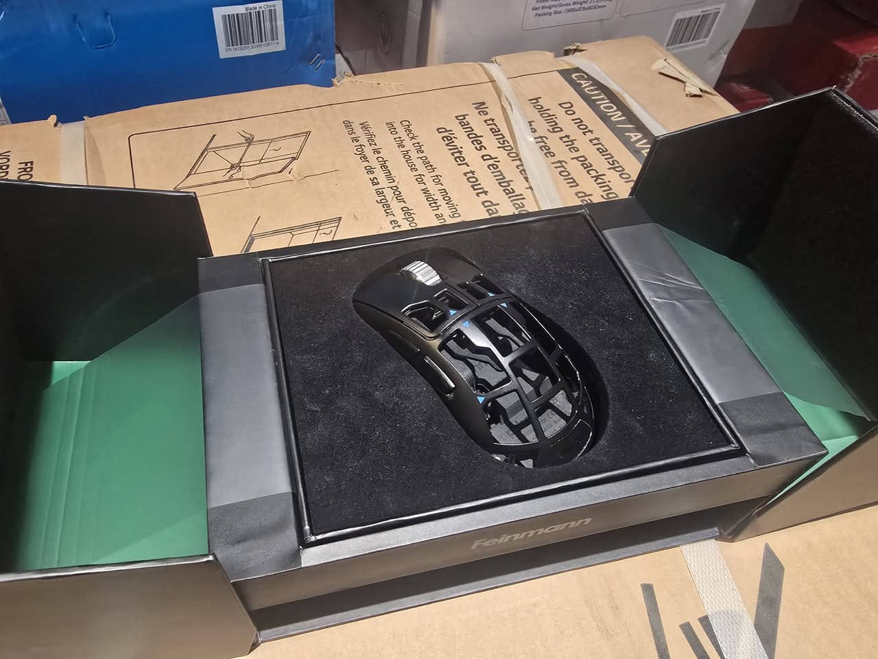 pulsar feinmann f01
المستشعر : Pulsar XS-1 Flagship Sensor DPI:

حتى 32,000 dpi السرعة القصوى تتبع IPS): 750 IPS التسارع حتى 50 معدل الاستجابة حتى 8000 Hz مع قاعدة الشحن / 1000 افتراضي المعالج : 32-Bit ARM الاتصال: لاسلكي (2.4 GH USB-C) + قاعدة شحن دونجل 8 الوزن: حوالي 46 غم و بدون سلك أزرار : 5 أزرار (Kail Optical)
السعر 200 
بغداد حي العامل
***********

