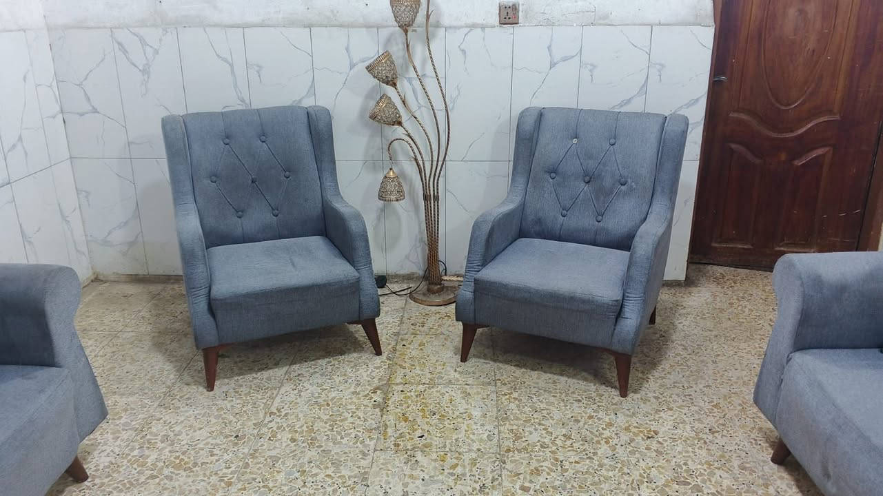 تخم 7 مقاعد نظيف
سعره 170 وبي مجال لبياع 
يوجد توصيل بكروه ب واتساب
***********
