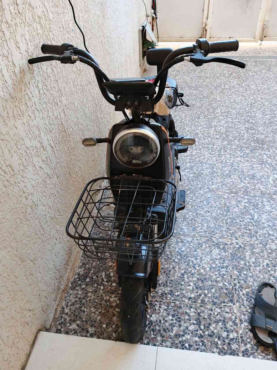 دراجه شحن نظيفه للبيع السعر 200 هاتف ***********
