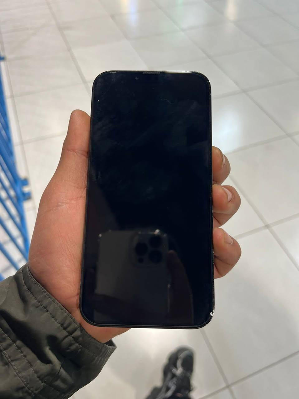 ايفون 13 برو ماكس للبيع
ذاكره 256
بطاريه 80 
جهاز نظافه 85‎%‎
عنوان بغداد
سعر 670 وبي مجال 
للتصال ***********
