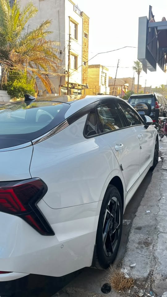 ‏ KIA K5 Vip
موديل 2025)

فول فول مواصفات 

خليجي مكفولة 

السيارة اتعبك من مواصفات

شاشه دتجل مندمج

مكينه 2.5 

كير 8 سرعات 

كراسي تتدفئه وتبريد 

قطعتين تبريد منفصل

كراسي سائق تخزين 

كراسي سائق وراكب كهربائي 

قطعتين تبريد

مناخ منفصل

مري شفط 

مري قلاب 

حساسات امامية وحساسات خلفية

كامره 360 درجة

كامره اماميه وخلفية 

صندوق كهربائي 

دخول ذكي 

صدوق ذكي

نقط عمياء 

بانوراما

حساسات داير مداير سيارة

فتح وغلق الشباك بريموت

مثبت سرعه

4 وضعيات قيادة

ابل كار بلي

اندرويد كار

توقف ذاتي 

شاحن واير لست 

السعر 240$ وبيه مجال شي بسيط 

وبعد بيها خير من الله مواصفات 

لاستفسار ***********
