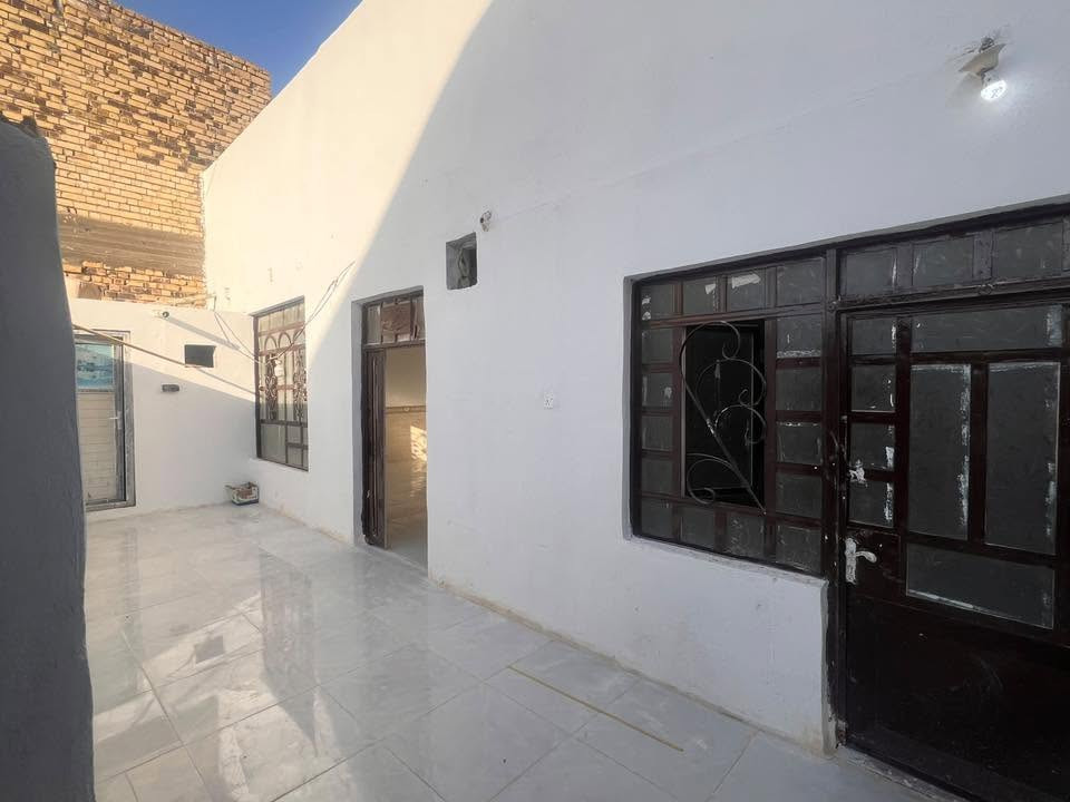 السلام عليكم للبيع بيت في السهيلية الفرع المقابيل بيت عدنان الزرفي بلزراعي المساحة ١٧٠ متر البيت مرمم جديد السعر ٧٥ مليون ***********
